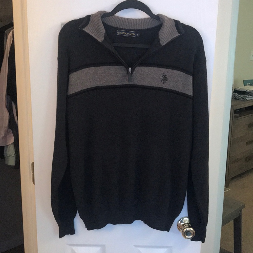 Multiple Sweaters - Picture 5 of 6